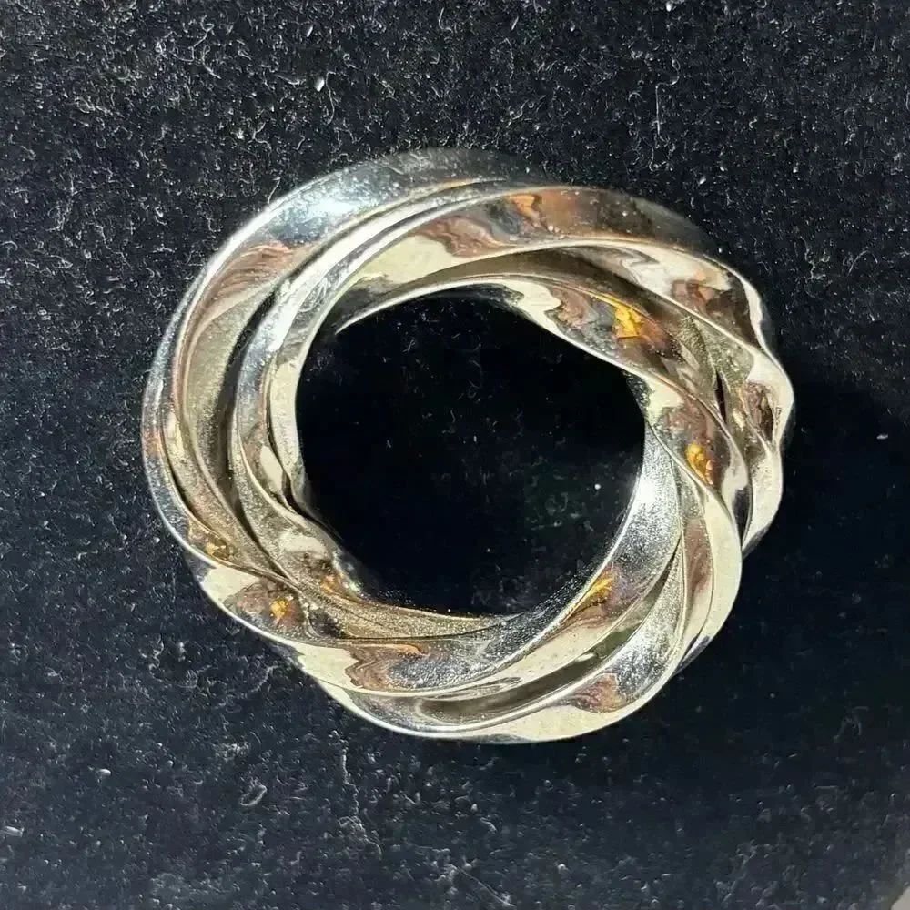 Vintage Silvertone Round Brooch Excellent Preloved Condition